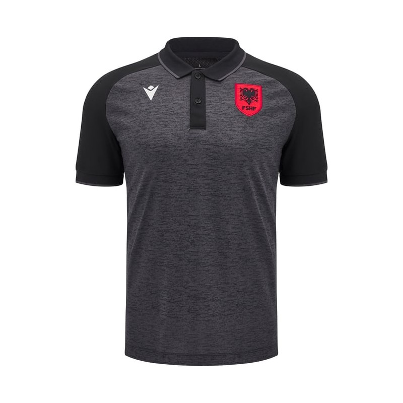 ALBANIA FÚTBOL – POLO TRAVEL POLY CAMISETA BLK - MACRON - Temporada 2024/25 ALBANIA FÚTBOL – POLO TRAVEL POLY CAMISETA BLK - MACRON - Temporada 2024/25